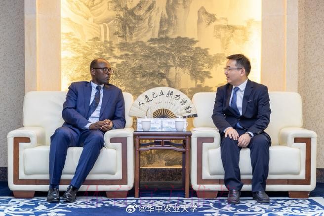 林晓华会见巴西足球协会国际部主任维森特-坎迪多