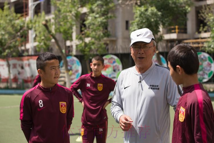 中国足球名宿辅导团离京后首站为何选择成都？王俊生：福地